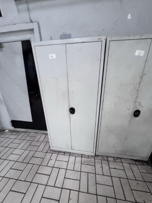 2 Metallwerkzeugschränke mit Inhalten